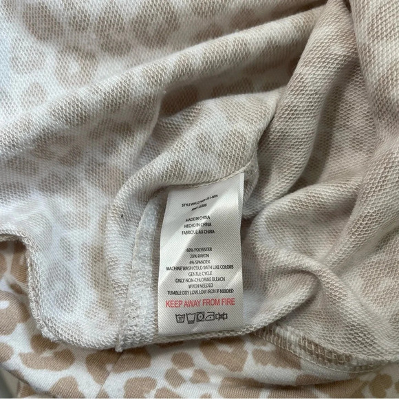 Rae Dunn Football Mama Cream & White Leopard Print Sweatshirt 1X Women’s - Picture 10 of 11